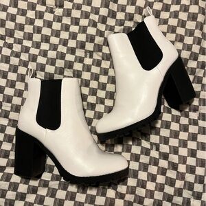 SODA White Chelsea Boots